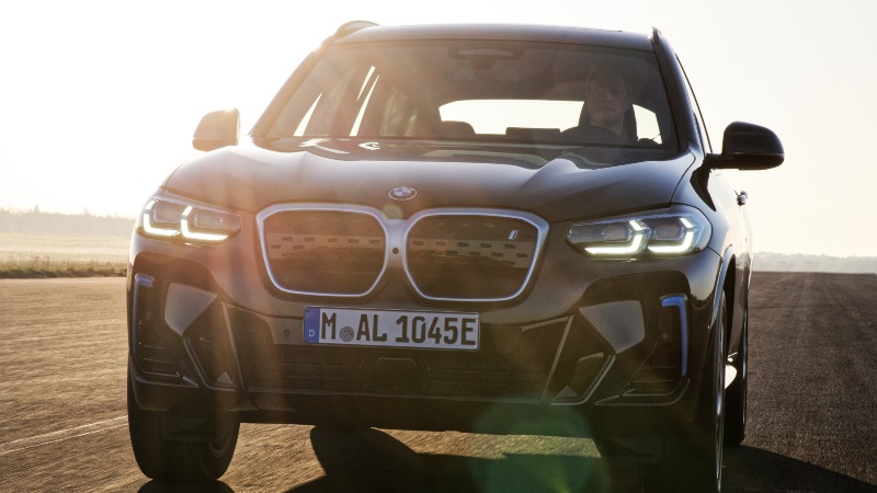 BMW iX3 llega a Colombia: lujosa optimización eléctrica