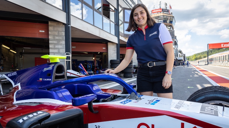 Tatiana Calderón vuelve a la Fórmula 2, empoderada por Karol G
