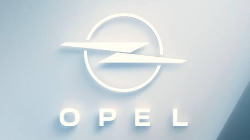 Opel, renueva su emblemático rayo