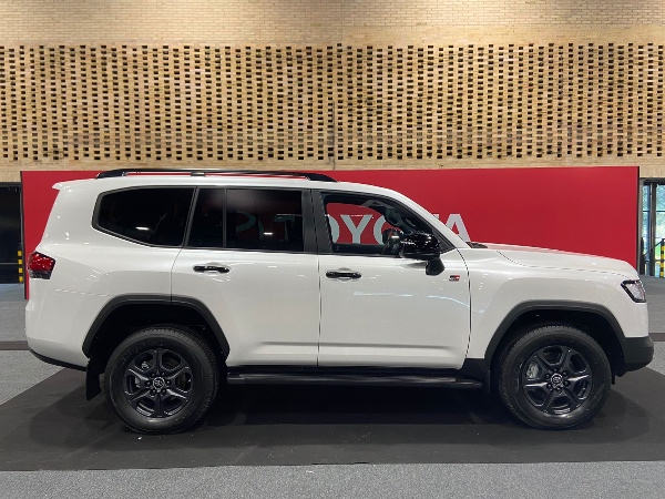 Toyota con Tundra y Fortuner Black edition para destacar en el salón del automóvil