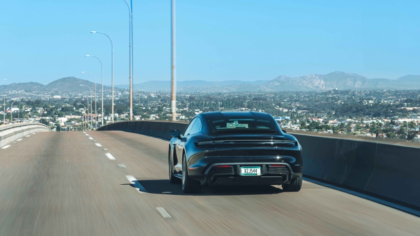 Porsche Taycan ahora con autonomía de 587 km