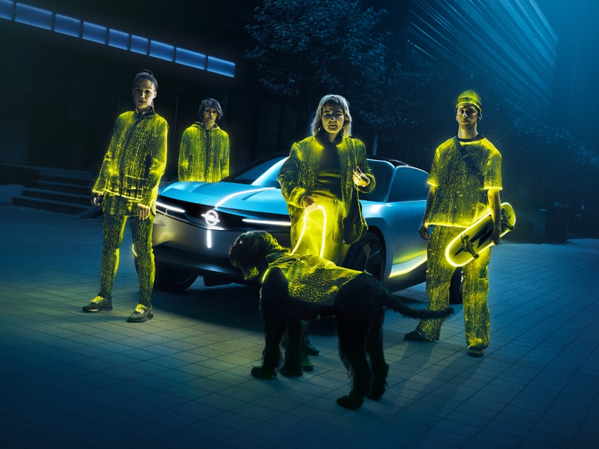 Opel Experimental pintado con luz que se puede ver en la oscuridad