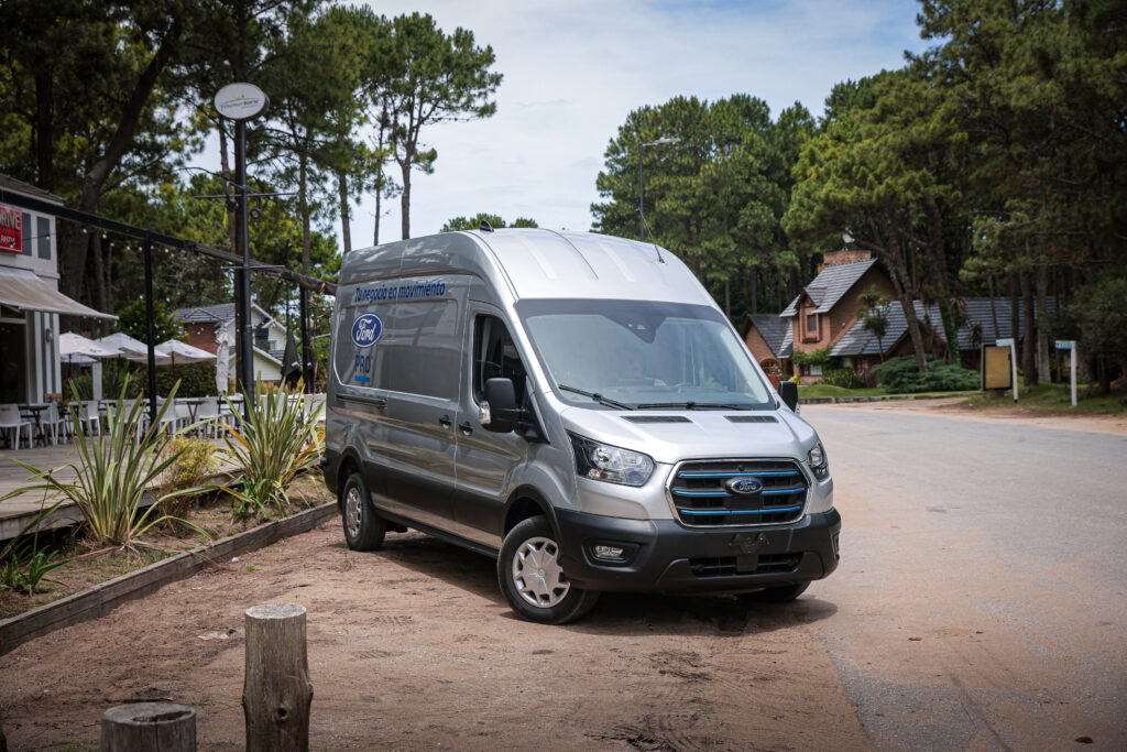 Ford E-Transit el primer vehículo 100% eléctrico especial para comerciales