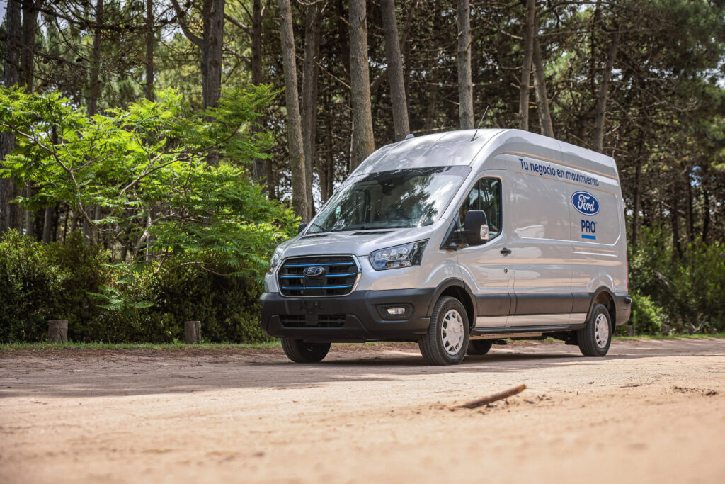 Ford E-Transit el primer vehículo 100% eléctrico especial para comerciales