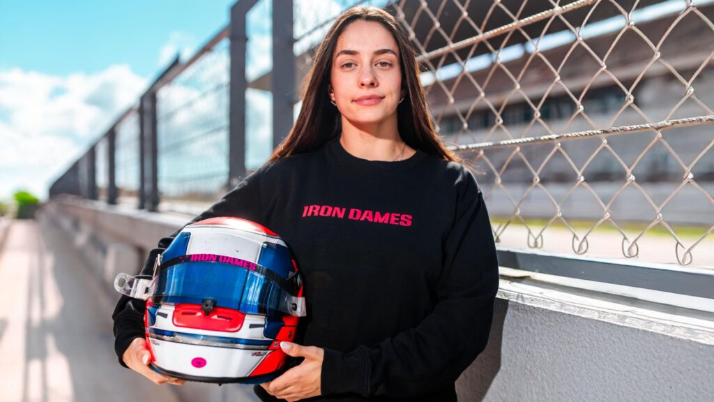 Marta García y Gabriela Jílková probarán el Porsche 99X Electric