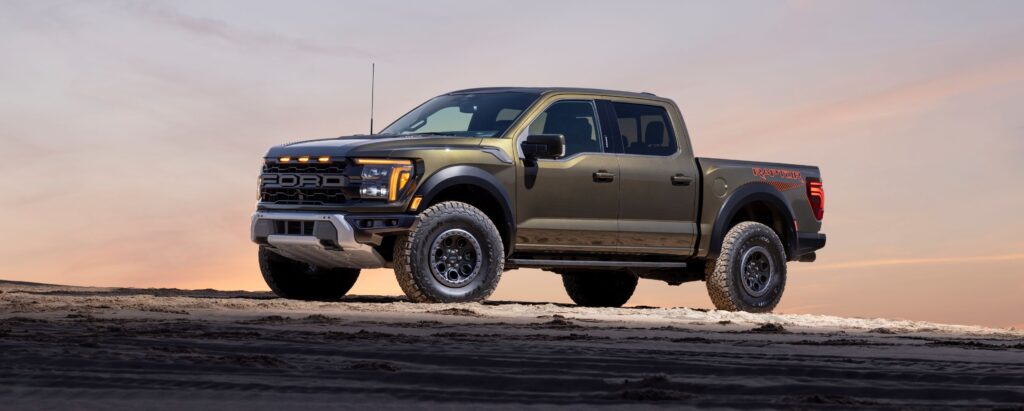 Ford presento la renovada F-150 Raptor 2025 y la nueva Ranger XLT V6