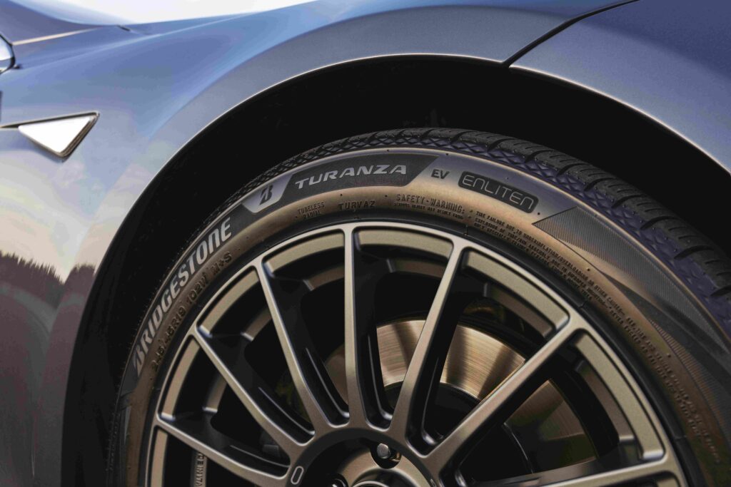 ¿Por qué los carros eléctricos necesitan llantas especiales?