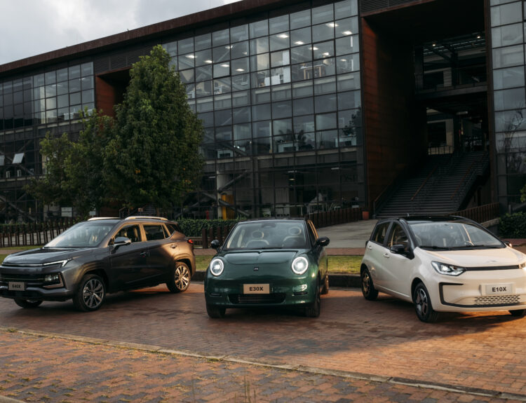 Autocom con sus marcas JAC, Jetour y Karry abre nuevos concesionarios consolidando su crecimiento en Colombia