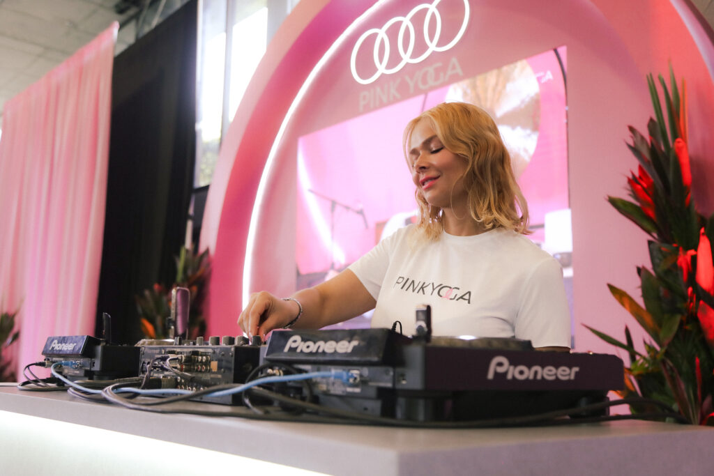 Pink Yoga by Audi: bienestar, conciencia y solidaridad que trascienden fronteras