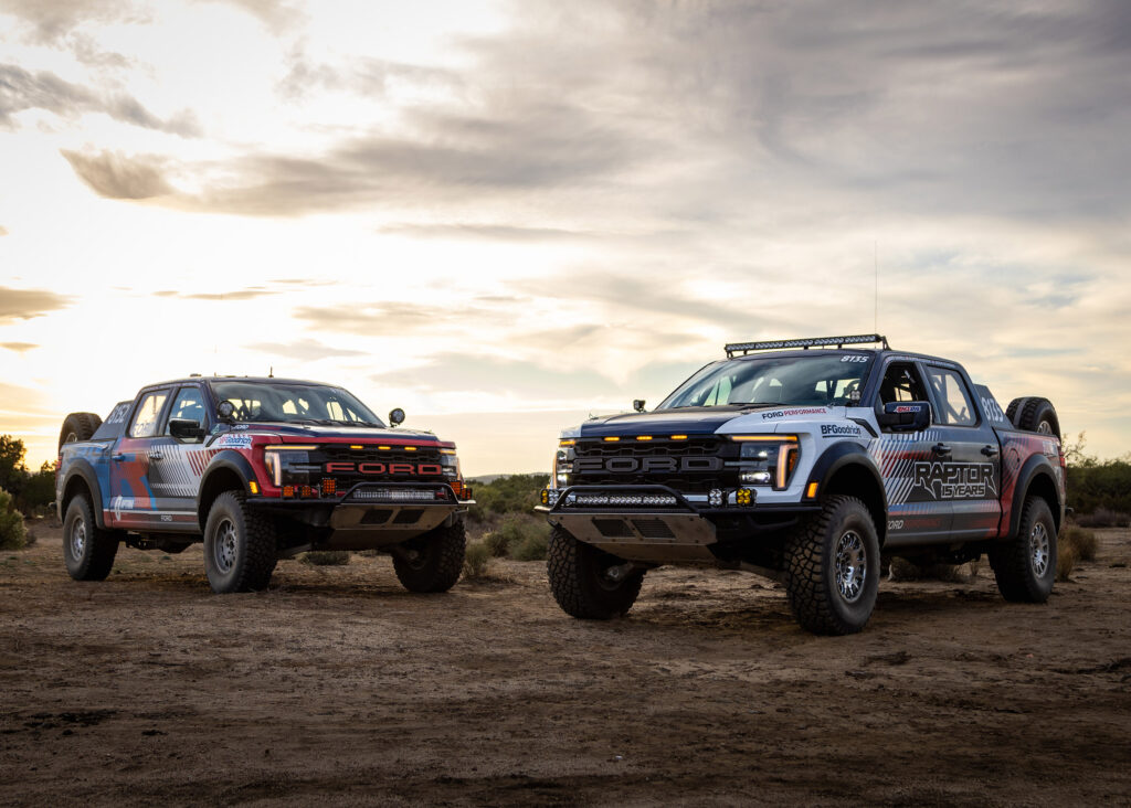 Ford celebra 15 años de la familia Raptor con doble victoria histórica en la Baja 1000.
