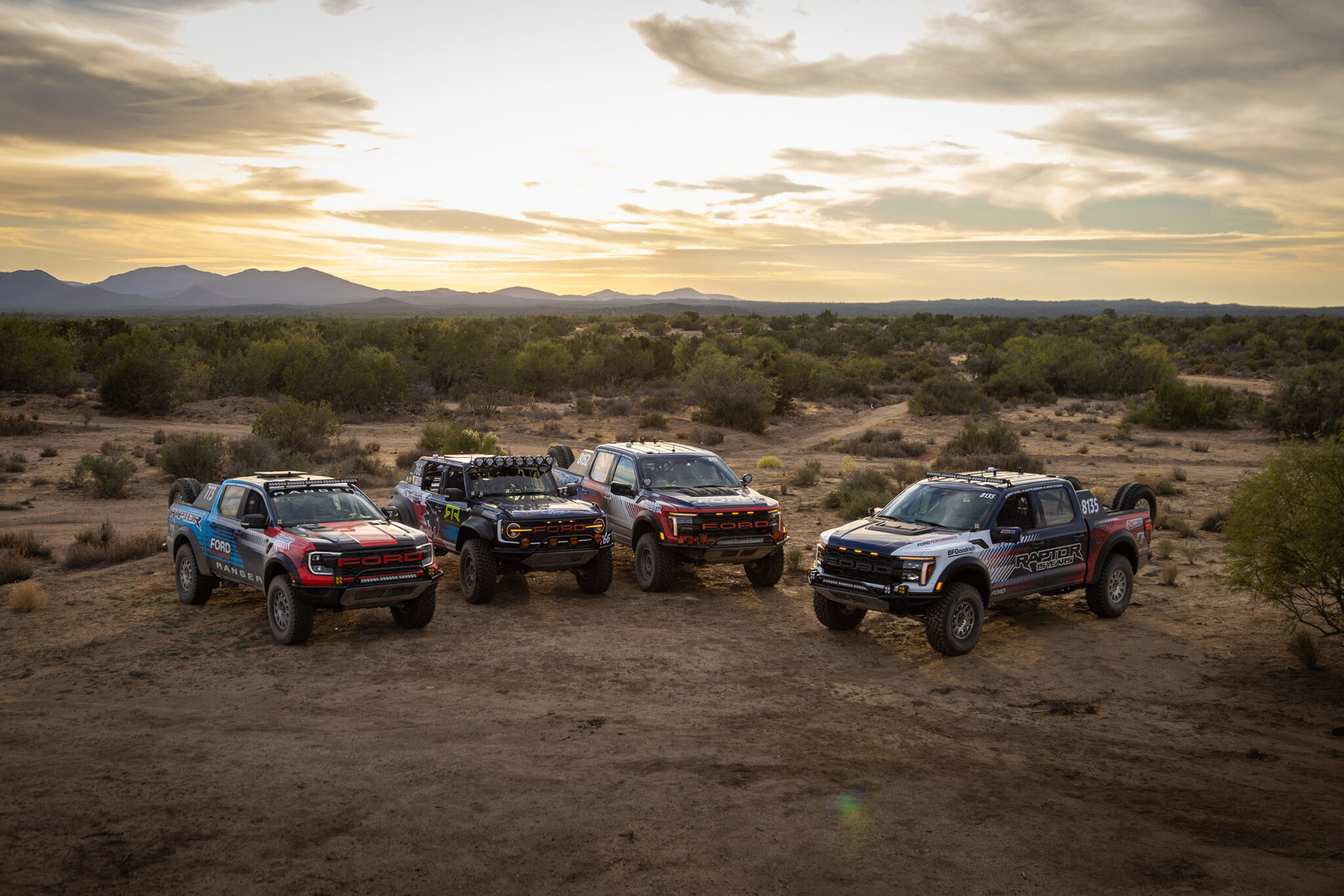 First Raptor Team Picture Ford celebra 15 años de la familia Raptor con doble victoria histórica ...