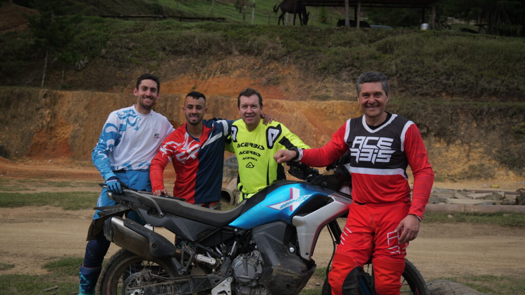 CFMOTO Colombia brilla en el MT Challenge 2025 y se consolida como referente del adventure touring mundial.