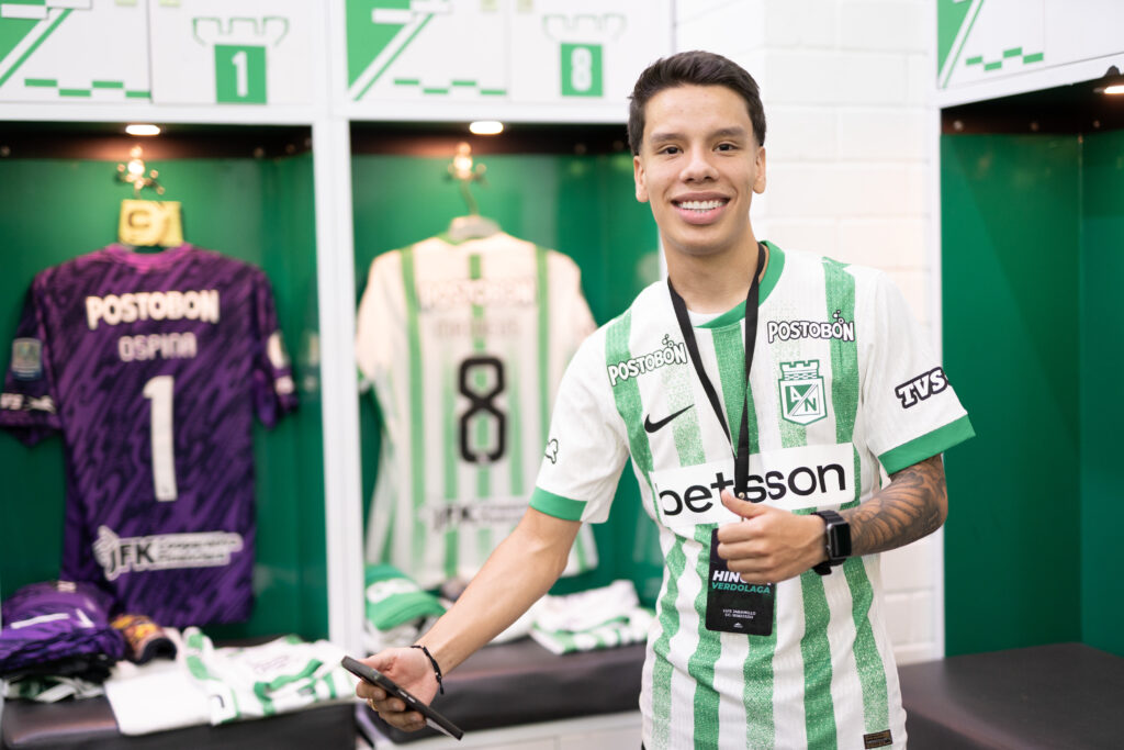 Auteco y TVS celebran la pasión Verdolaga con una camiseta histórica