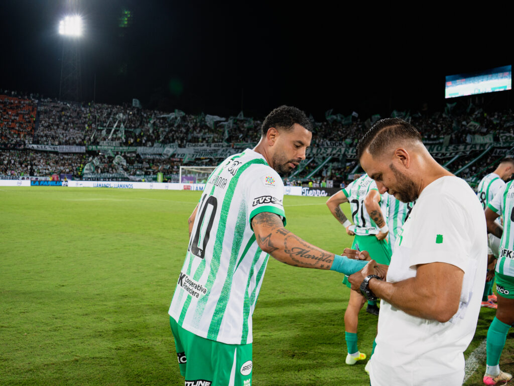 Auteco y TVS celebran la pasión Verdolaga con una camiseta histórica