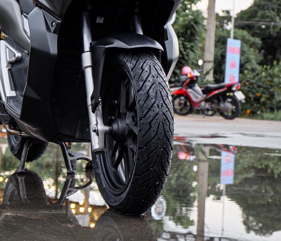 Las scooters ganan terreno en Colombia: seguridad, tendencias y las recomendaciones de Pirelli