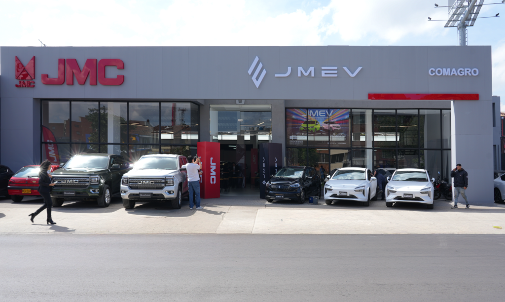 Astara inaugura su primer flagship store JMEV y refuerza su apuesta por la movilidad eléctrica en Colombia