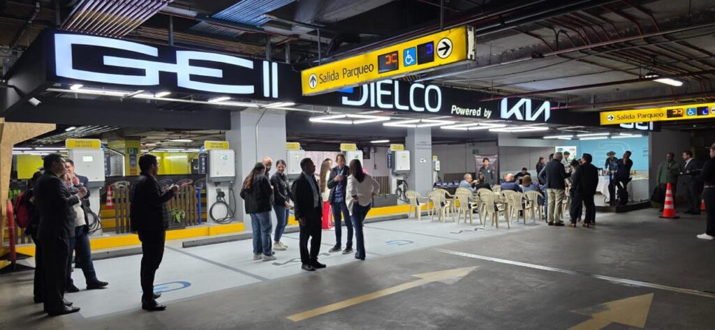 Kia Colombia y Dielco expanden los puntos de recarga para vehículos eléctricos en Bogotá con nuevas estaciones en Gran Estación II. 