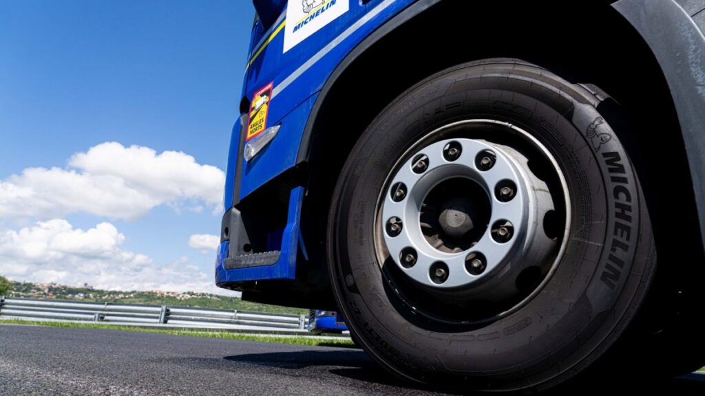 Cuando la ciencia sale a la carretera: investigadores validan la eficiencia de una llanta Michelin en condiciones reales