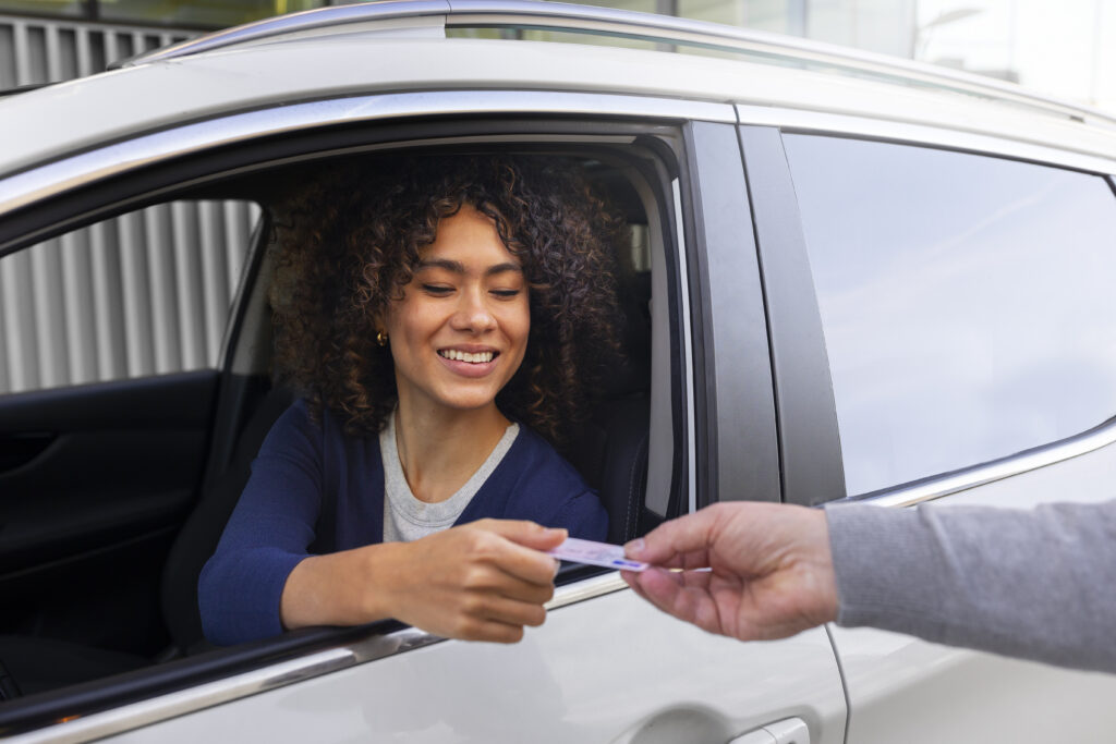 Evite multas: guía práctica para renovar su licencia de conducción en Bogotá