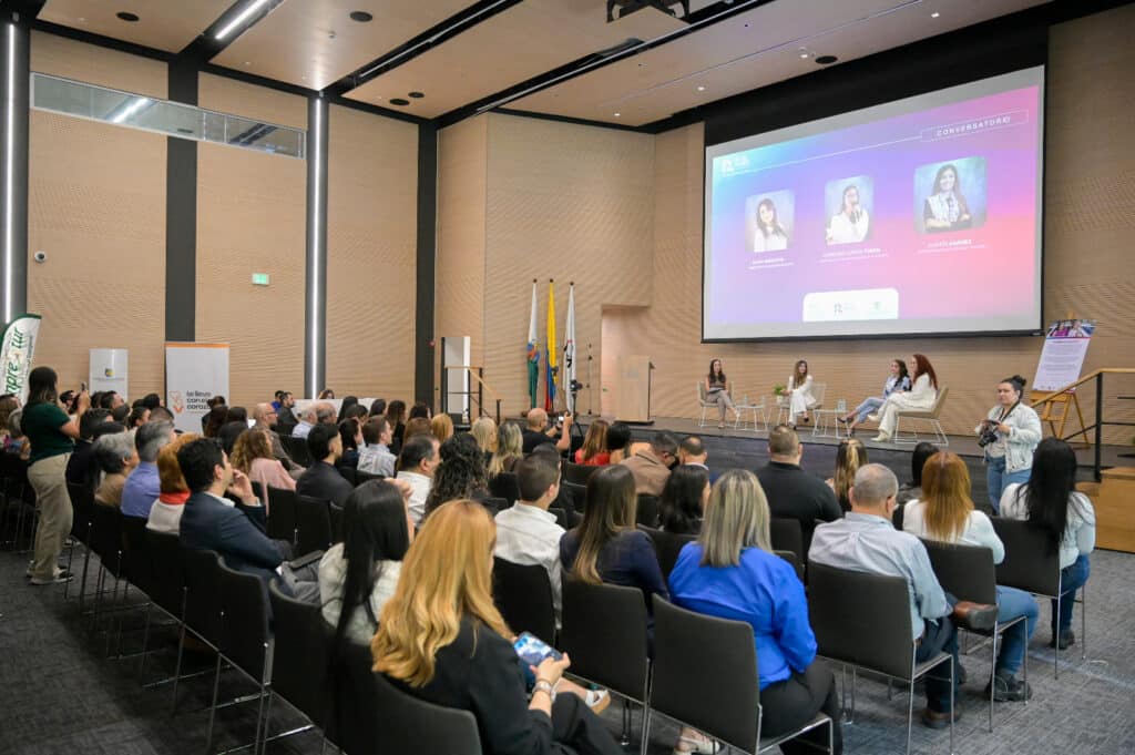 Fundación Renault impulsa la autonomía económica femenina en alianza con Antioquia