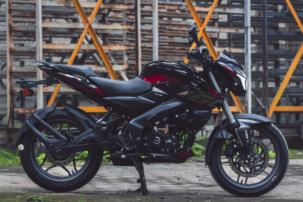 Pulsar NS160: más potencia, ABS configurable y conectividad para el segmento 160 cc