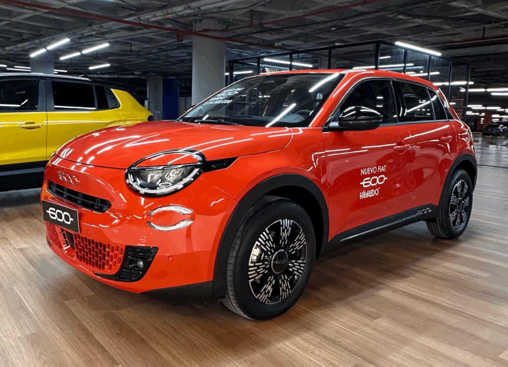 Fiat y Jeep® llevan la emoción urbana y la aventura sin límites a una vitrina pop-up en Mallplaza