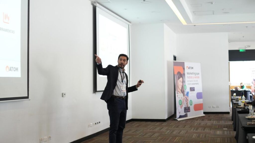 ATOM: WhatsApp redefine la sala de ventas en el sector automotor colombiano