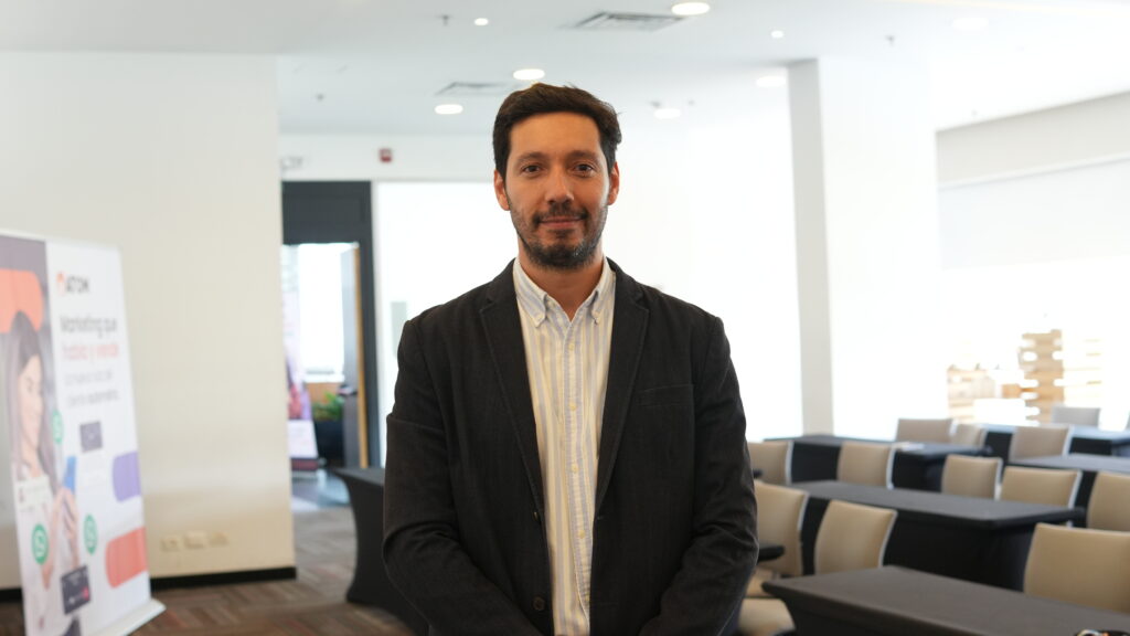 ATOM: WhatsApp redefine la sala de ventas en el sector automotor colombiano