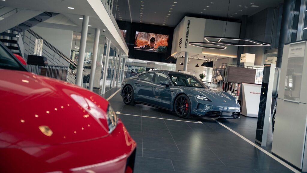 Porsche amplía su portafolio eléctrico en Colombia con el Taycan GTS y el Macan GTS Eléctrico