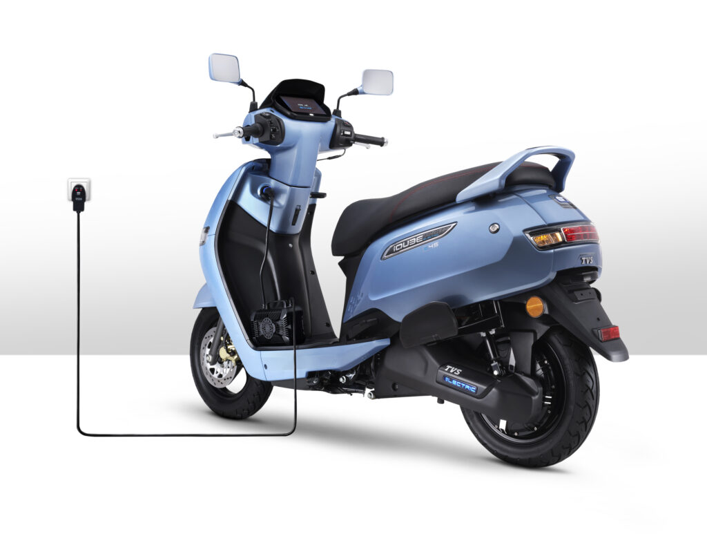 TVS Motor y TCC impulsan la movilidad eléctrica en Colombia con motocicletas para última milla. 