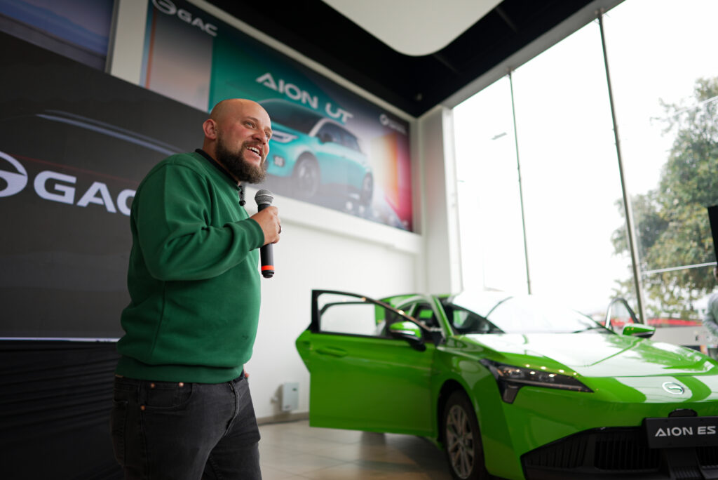 GAC lanza el AION ES para Taxi 100% eléctrico y su nueva vitrina en Bogota