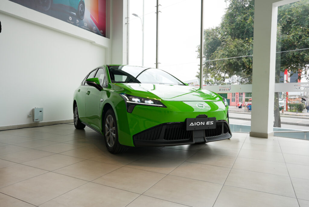 GAC lanza el AION ES para Taxi 100% eléctrico y su nueva vitrina en Bogota