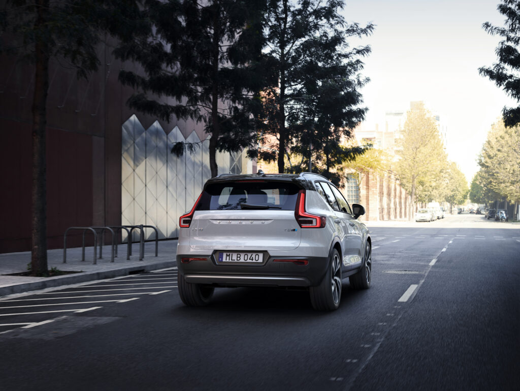 Volvo lleva la conectividad a otro nivel: el SUV ahora evoluciona con su conductor. La industria automotriz atraviesa una transformación donde el software empieza a ser tan relevante como el motor.