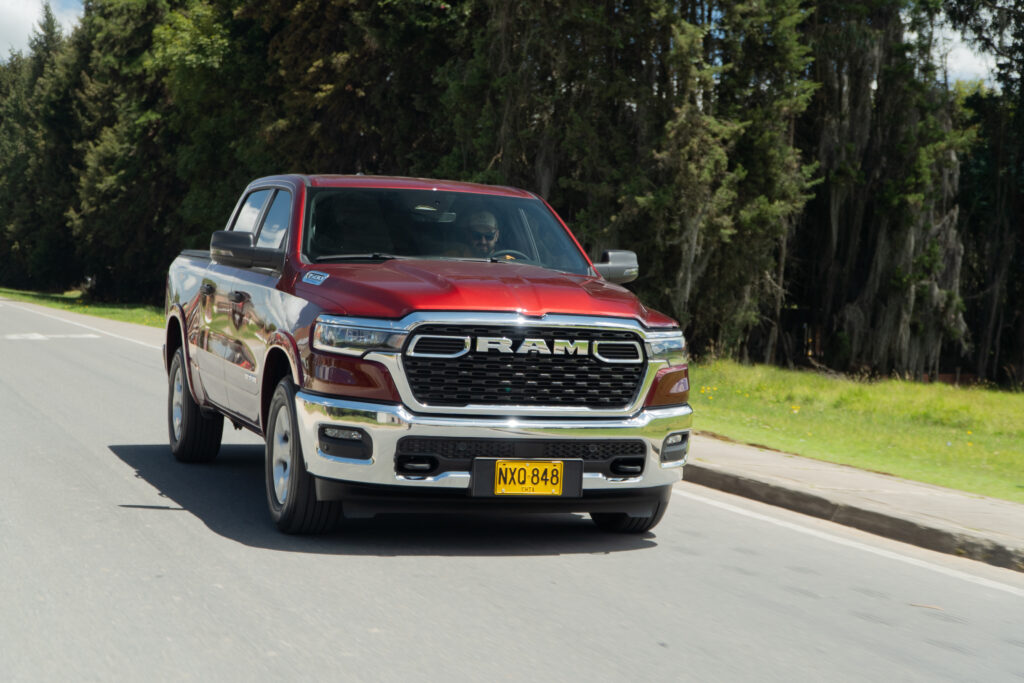RAM Poder sobre ruedas: cuando las pick-ups se convierten en aliadas del motociclismo