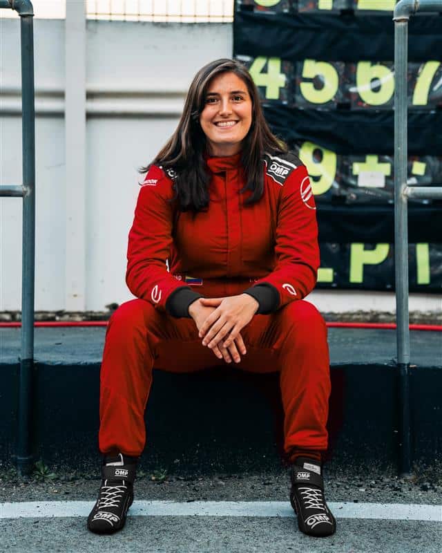 Tatiana Calderón debuta en NASCAR Brasil con una dupla femenina histórica