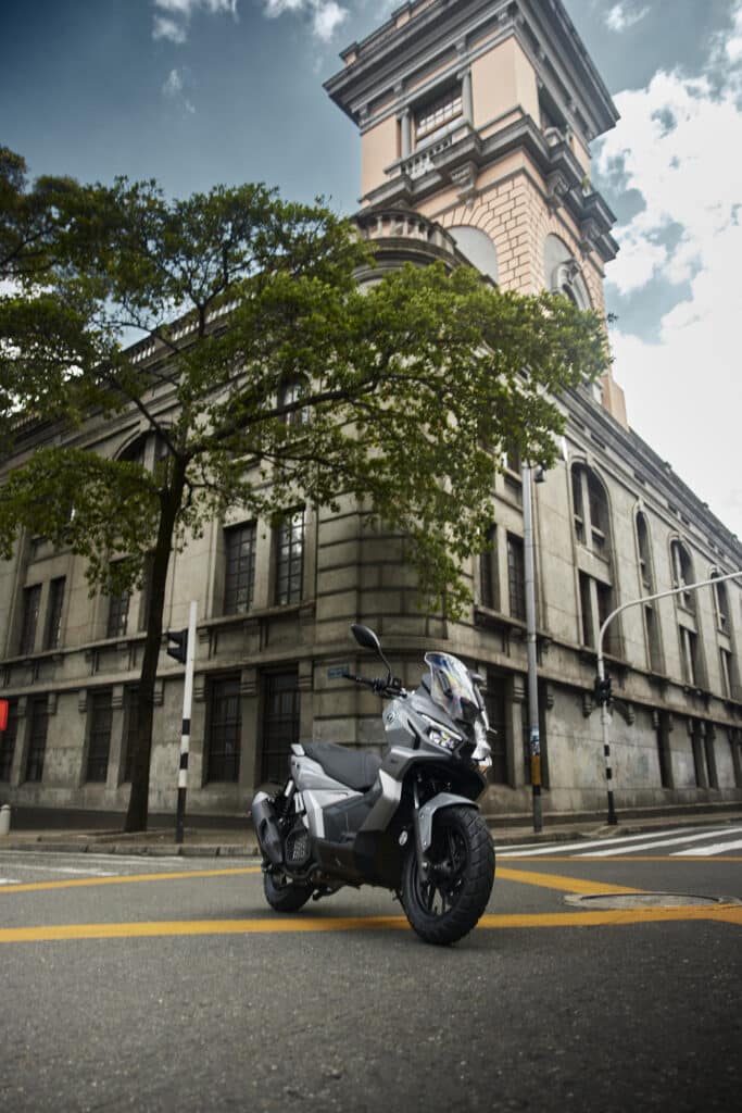 AKT Motos apuesta por el segmento premium con la llegada de la nueva XRS 180