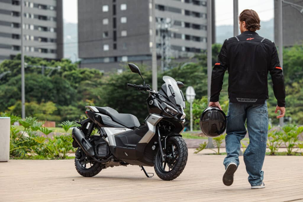 AKT Motos apuesta por el segmento premium con la llegada de la nueva XRS 180