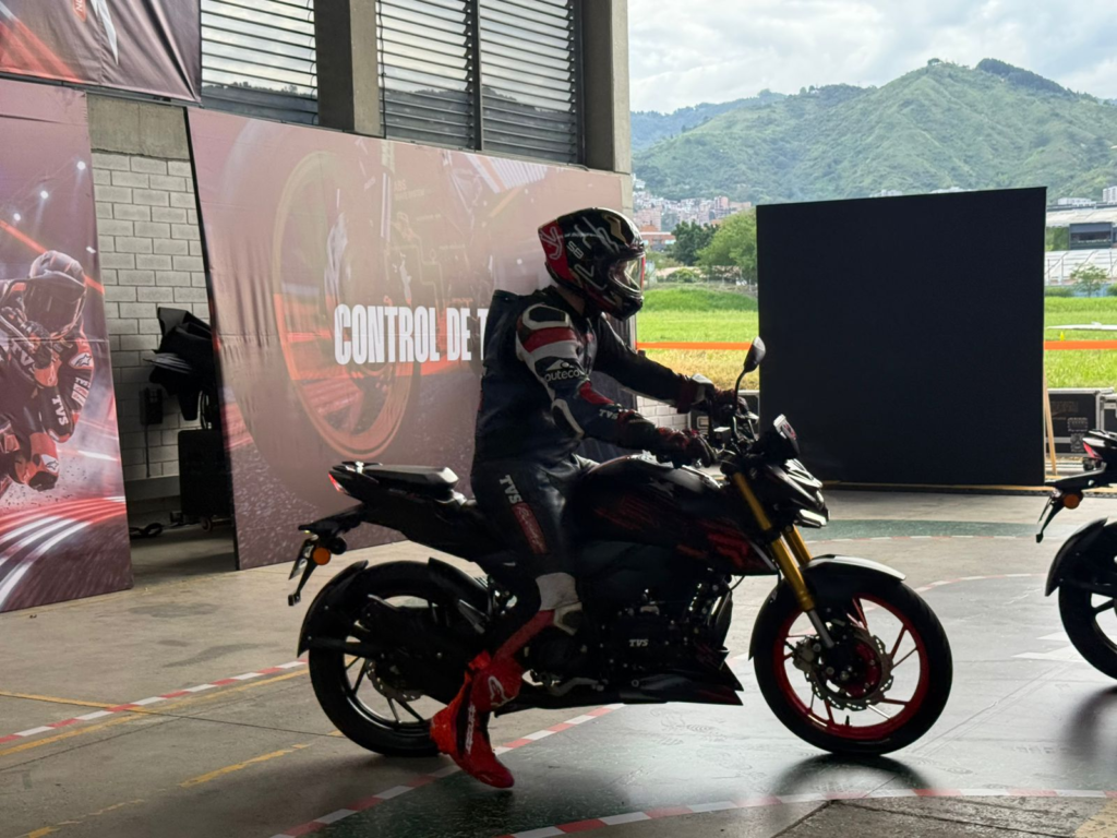 Auteco TVS presentó la nueva Apache RTX 300 y fortalece su apuesta por el segmento adventure en Colombia