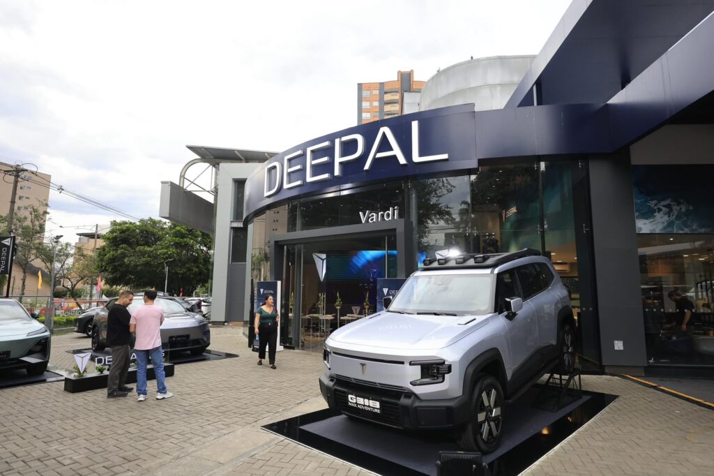 Deepal se consolida entre las marcas chinas líderes en Colombia y se acerca a las 3.000 unidades vendidas