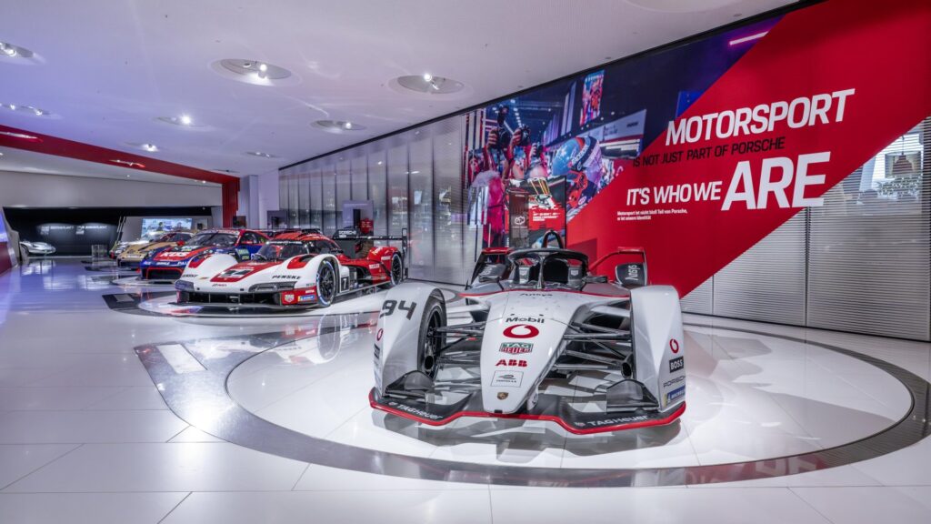 Porsche celebra 75 años de competición con una exposición que conecta pasado y futuro. La competición forma parte del ADN de Porsche