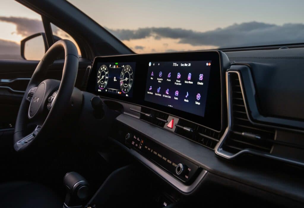 Kia consolida su liderazgo en Colombia con crecimiento de 47,7 % y 20.437 matrículas. Kia cerró el primer semestre con una posición destacada en el mercado automotor colombiano.