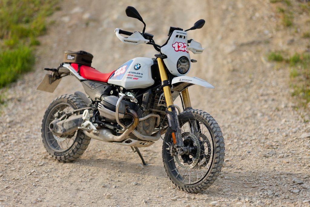 BMW Motorrad presenta la GS Trophy Competition Bike 2026: la BMW R 12 G/S. BMW Motorrad prepara el regreso del International GS Trophy a Europa