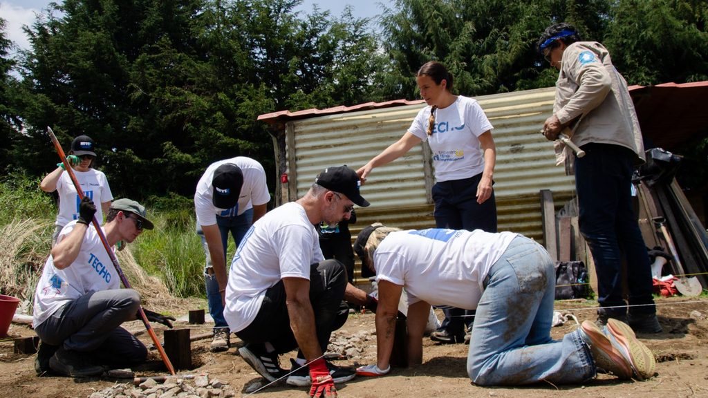 Porsche y TECHO celebran 15 años de alianza con la construcción de la Casa 911