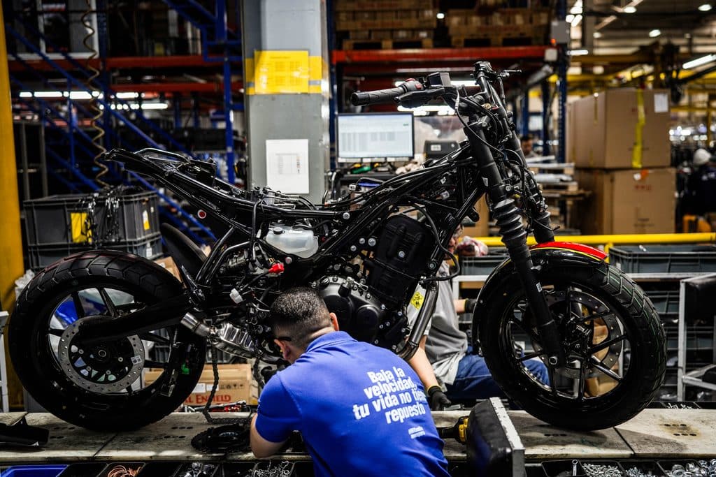 Royal Enfield inicia el ensamblaje local de la Super Meteor 650 en Colombia