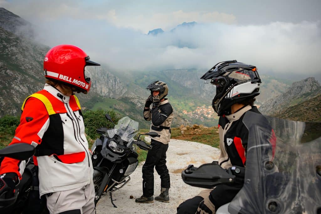 REV’IT! 2026 llega a Colombia con 209 nuevas referencias de equipamiento para motociclistas