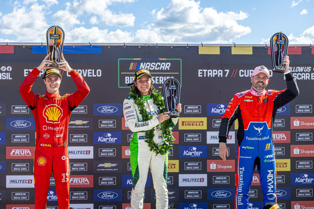 Tata Calderón primera mujer en ganar una carrera de Nascar Brasil